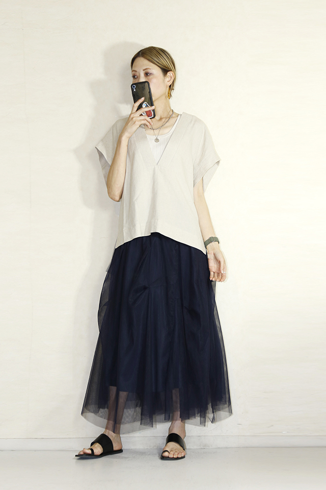 trois （トロア）リネン深Vネックプルオーバー　T241-72084-A
