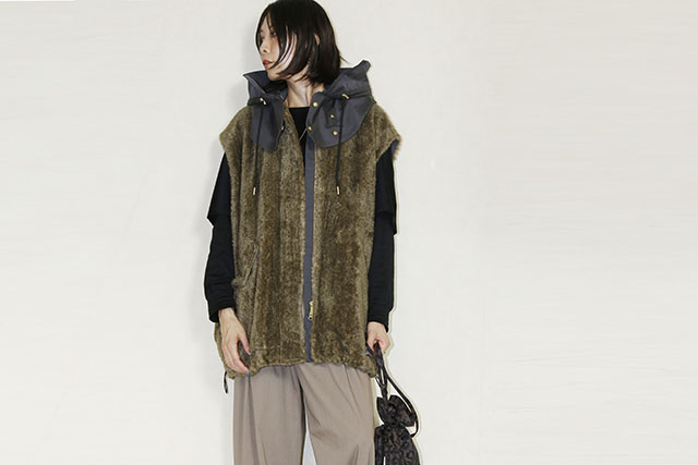 trois （トロア）　テディボアデシンフードハーフジレ　T256-83052-C