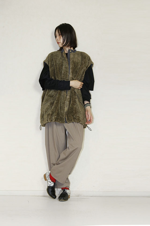 trois （トロア）　テディボアデシンフードハーフジレ　T256-83052-C