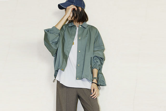 trois （トロア）ポリエステルツイルステンカラーショートブルゾン　T256-83040-C