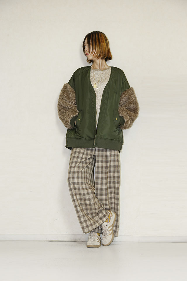 trois （トロア）カーリーボア×ポリツイルＶネックブルゾン　T256-84042-B