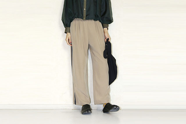 trois （トロア）ピーチポプリンサイドテープワイドパンツ　T256-87054-A