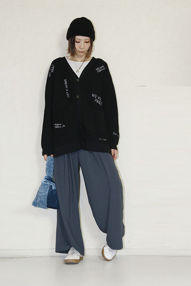 trois （トロア）ダンボール糸７Gミラノリブ編み刺繍カーディガン　T256-88045-E