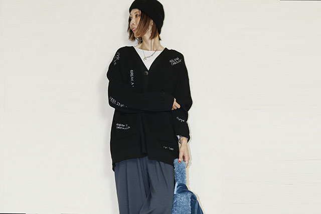 trois （トロア）ダンボール糸７Gミラノリブ編み刺繍カーディガン　T256-88045-E