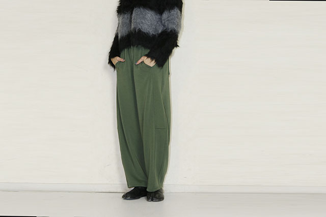 trois （トロア）　ボンバーヒート裏毛バレルワイドパン T256-87061-B