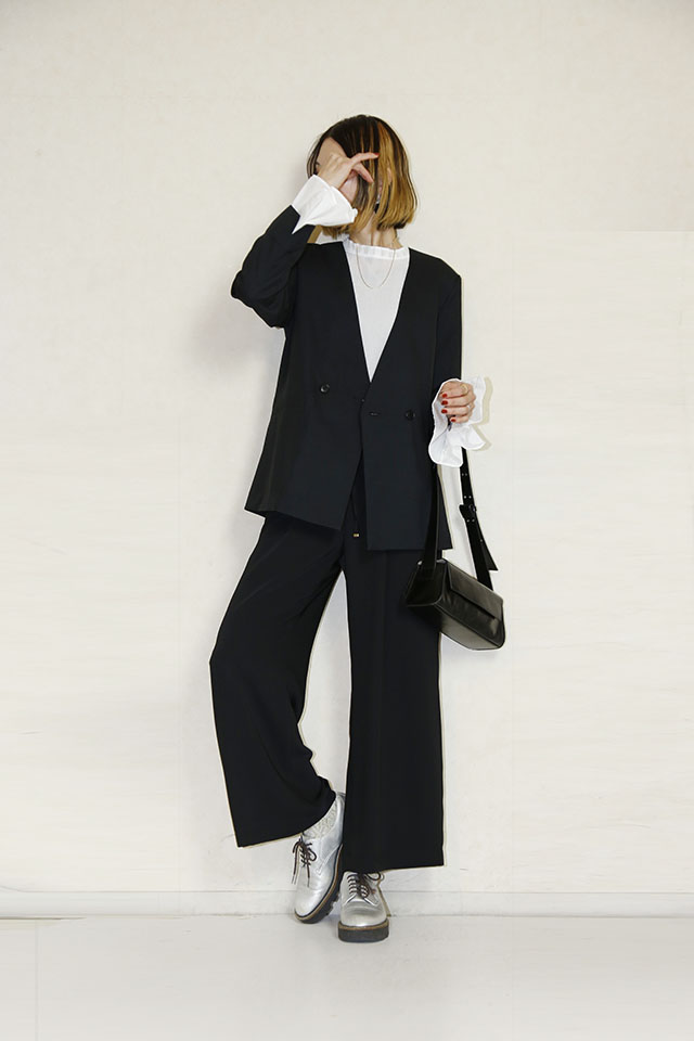 trois （トロア）ソフィーツイルストレッチノーカラージャケット　T261-83001-D