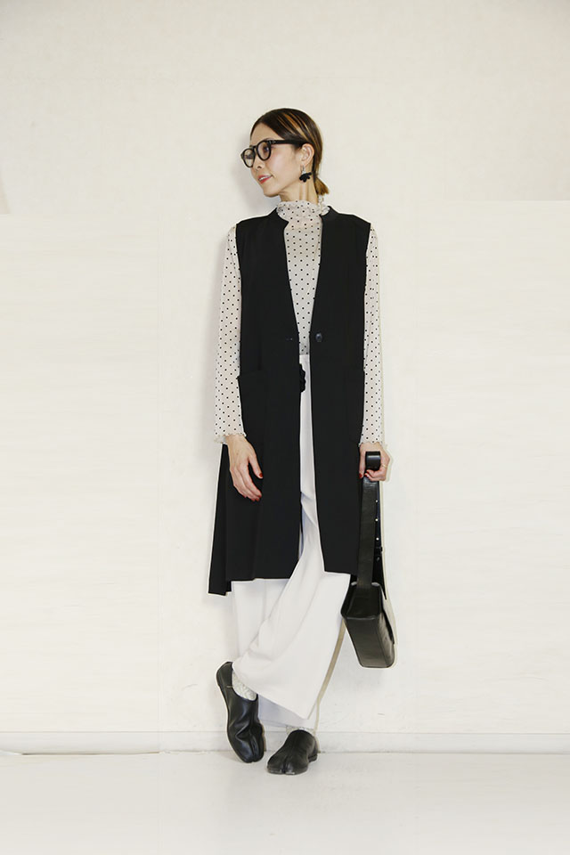 trois （トロア）ダブルクロスノーカラーロングジレ　T261-83004-E