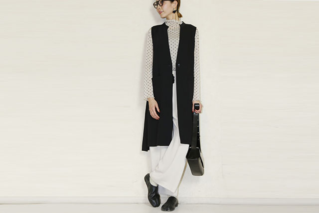 trois （トロア）ダブルクロスノーカラーロングジレ　T261-83004-E