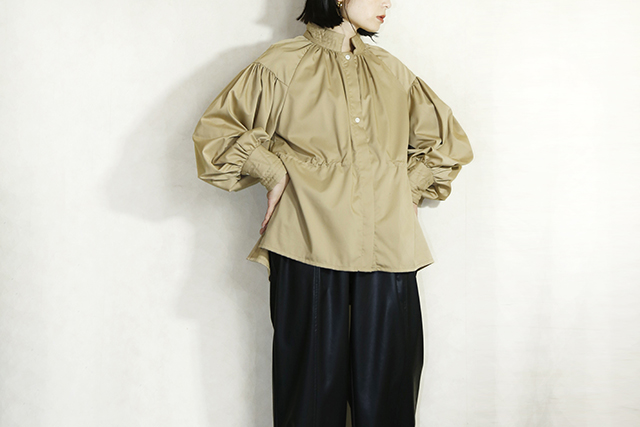 1%  ボリュームスリーブシャツ　22W-B-8BE