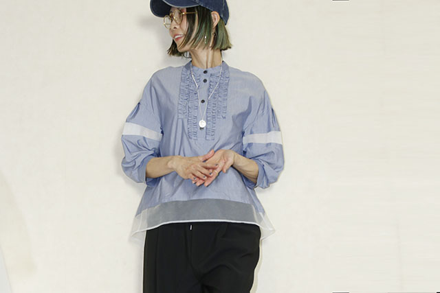 trois （トロア）オーガニックローンシアー切替ギャザーブラウス　T261-81042-C