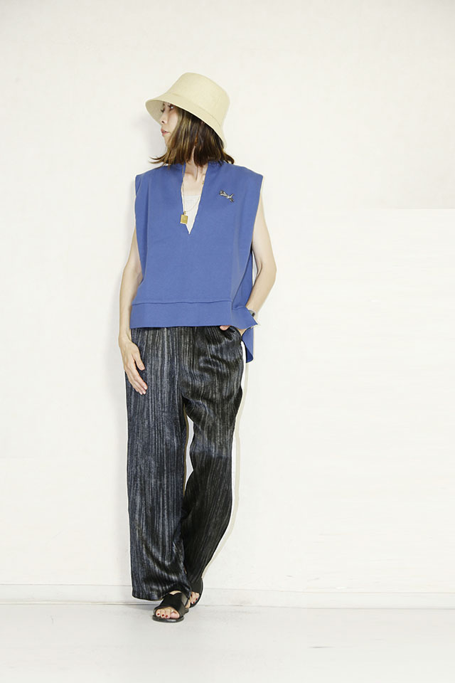TRANOI. 　TORA キーネックVEST　240J202blue