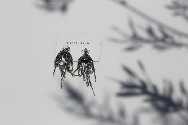 CHIGNON（シニヨン）ラインストーンフリンジピアス　0052-251SH